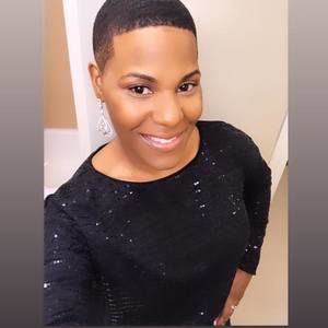 Meet your Posher, Larissa